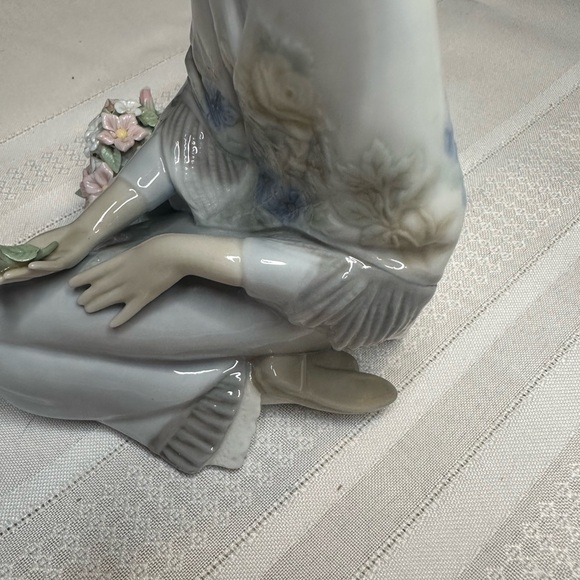 Iladro Girl Kneeling Next to Flower Basket - Picture 10 of 12